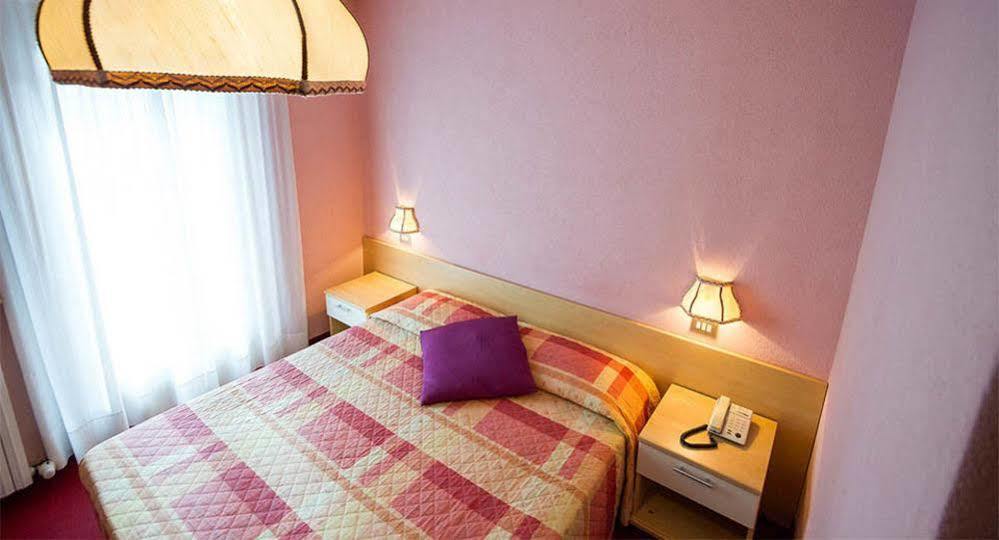 Hotel Alaska Ливиньо Экстерьер фото