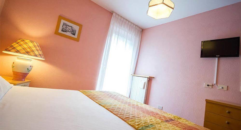 Hotel Alaska Ливиньо Экстерьер фото