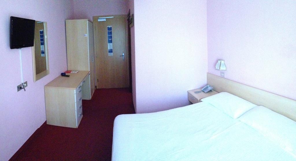 Hotel Alaska Ливиньо Экстерьер фото